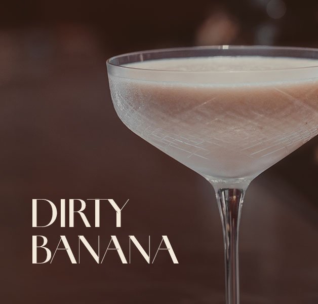 Coupette-Glas mit cremigem, hellbraunem ECKES Dirty Banana Cocktail.