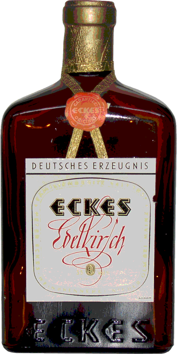 Ein Detailbild einer Flasche 'Eckes Edelkirsch', die mit einem goldenen Korken und einem eleganten Etikett verziert ist.