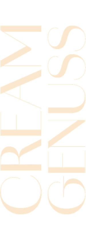 Der Schriftzug 'CREAM GENUSS' in eleganter, geschwungener, vertikaler Schrift vermittelt ein Gefühl von Luxus.