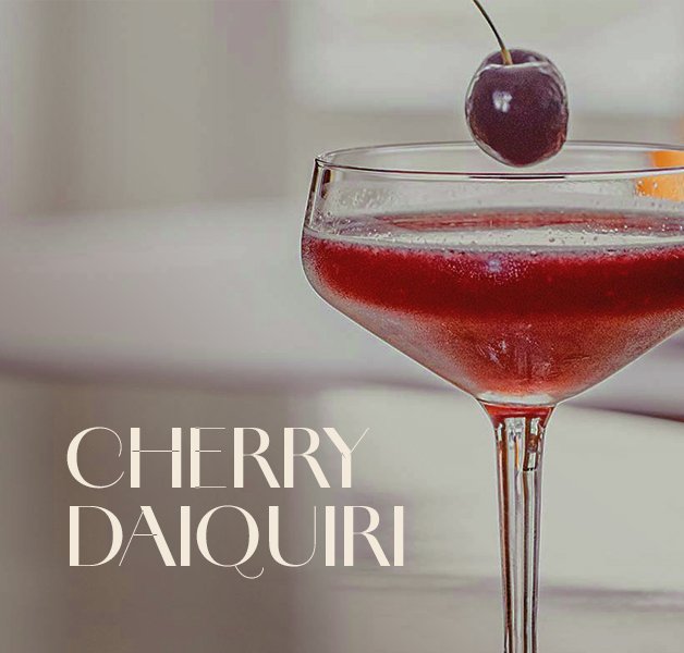 Glas mit ECKES Cherry Daiquiri Cocktail, garniert mit einer Kirsche auf einem Zahnstocher