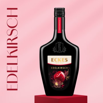 Vor einem pastellrosa Hintergrund präsentiert sich die schwarze Flasche mit dem Schriftzug 'Eckes seit 1857' in goldener Schrift.